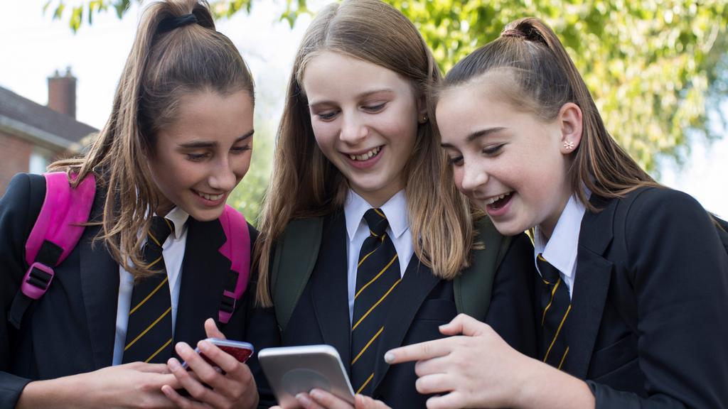 Australian school kids mobile phone